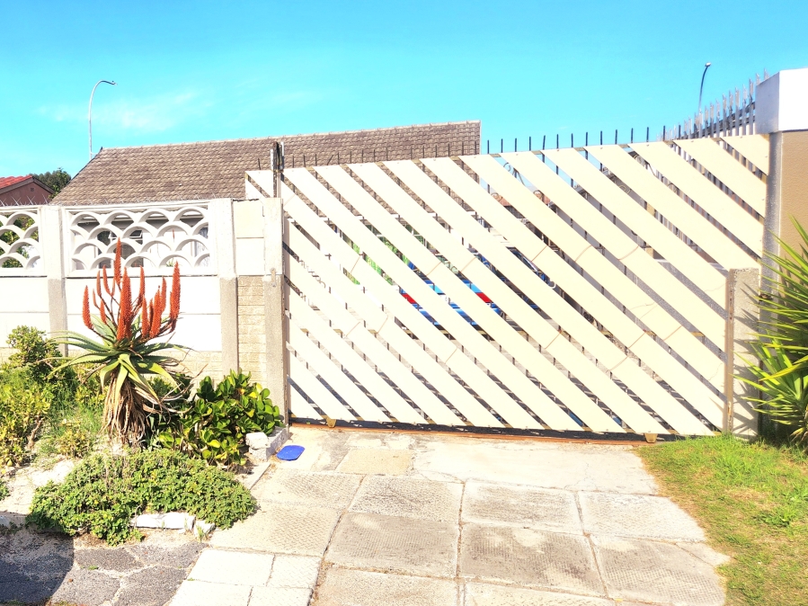 3 Bedroom Property for Sale in Elsies River Western Cape